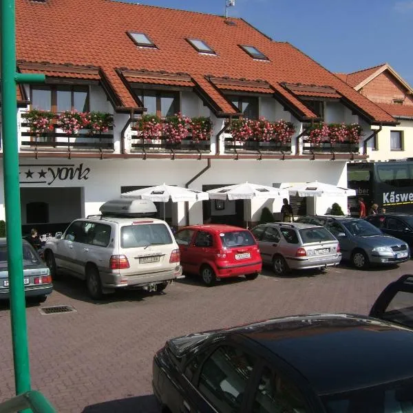 Hotel YORK, hotel in Tlučná