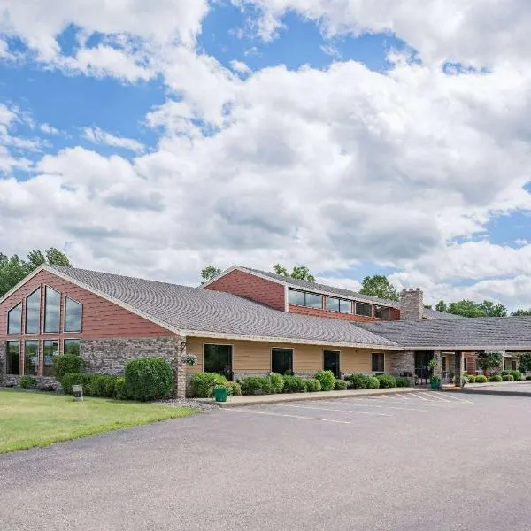 AmericInn by Wyndham Detroit Lakes, hotel in Frazee