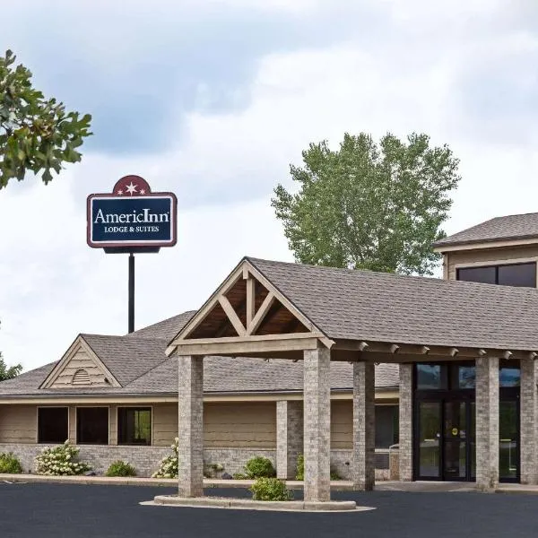 AmericInn by Wyndham Tomah, hotel a Warrens