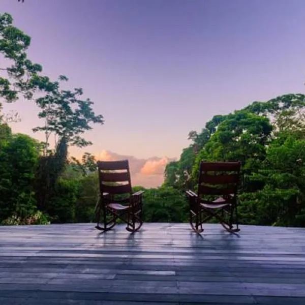 Luna Lodge, hotel v destinaci Carate