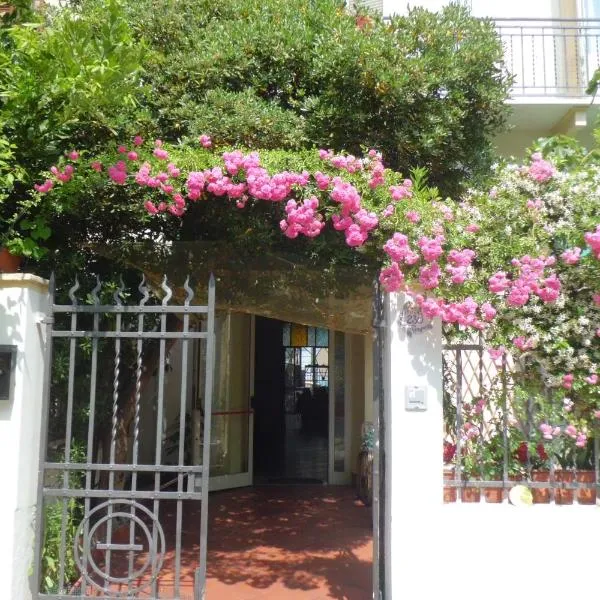 Hotel Villa Morgana, hotelli Viareggiossa