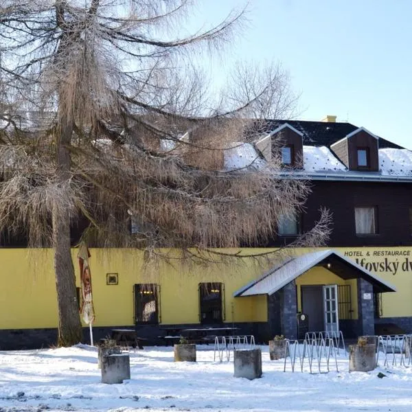 Hotel & Restaurant Adolfovský Dvůr โรงแรมในAdolfov