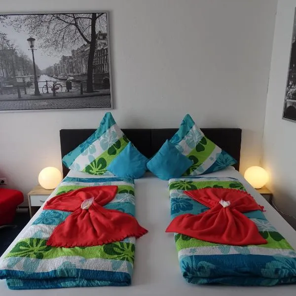 Gästehaus Uezel, hotel v destinaci Friedrichshafen