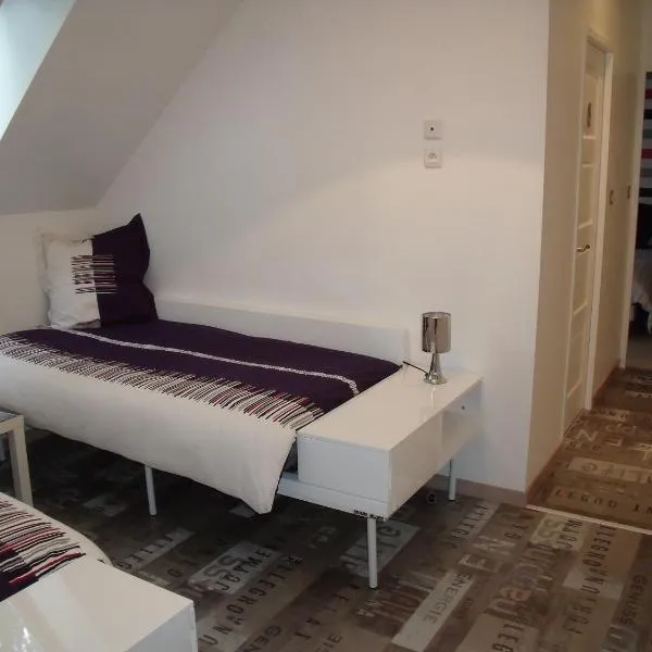 au clair de lune, hotel v destinaci Mehun-sur-Yèvre