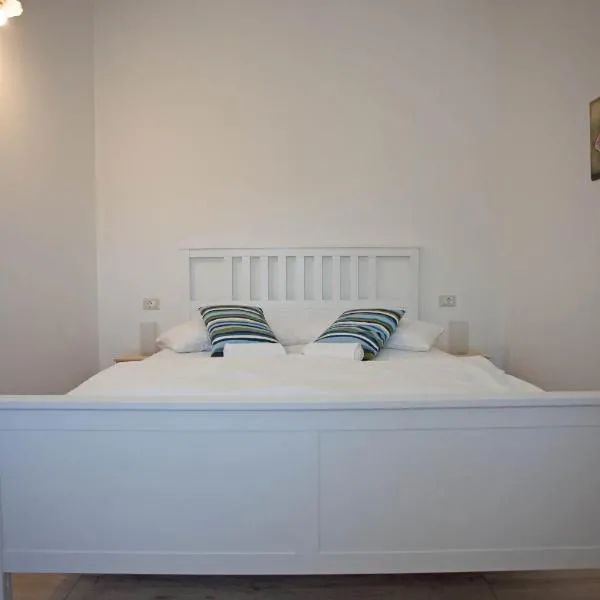 Residence Mama, hotel a Rovinjsko Selo