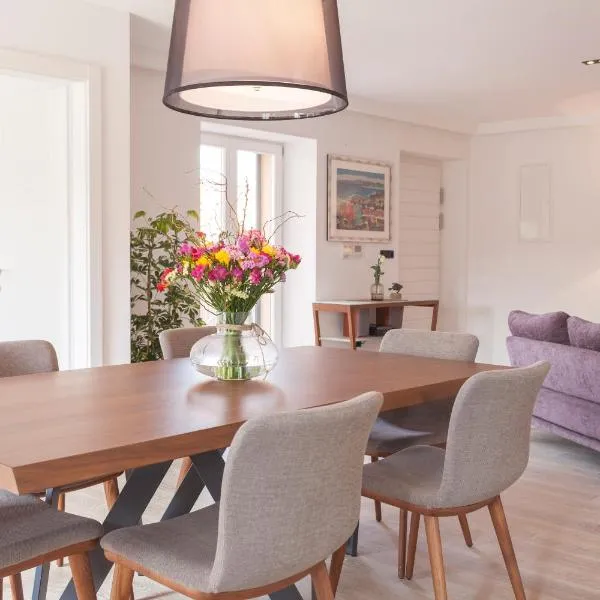 The Square Makarska, LUX app in the heart of the city, hotel in Makarska