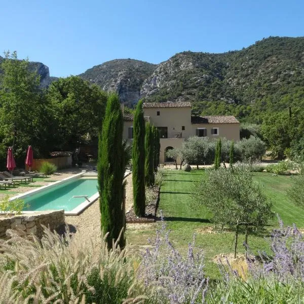 L'arcadie Du Souleyan, hotel u gradu 'Oppède'