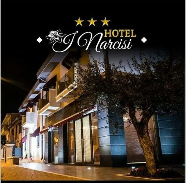 Hotel I Narcisi, מלון בסיניסקולה