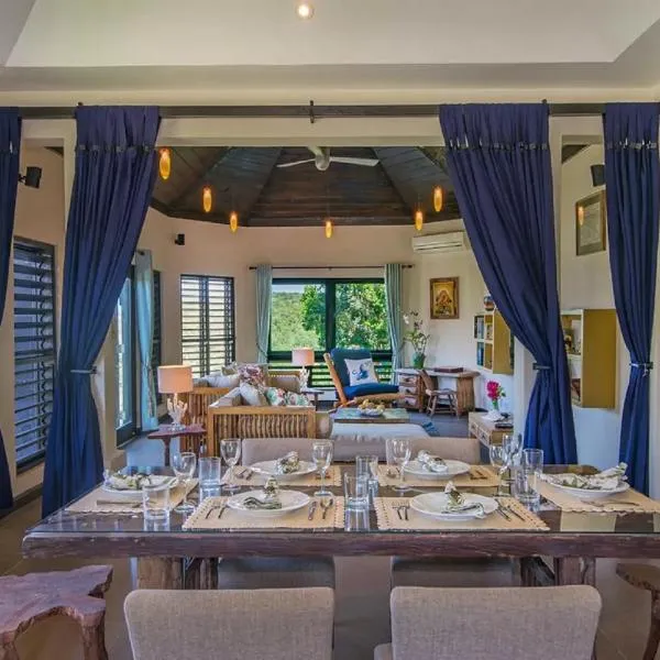 Luxury Villa sleeps 6, Beach Access, Montego Bay、モンテゴ・ベイのホテル