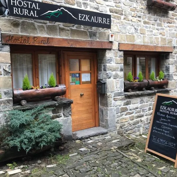 Hostal Ezkaurre, hotel in Roncal