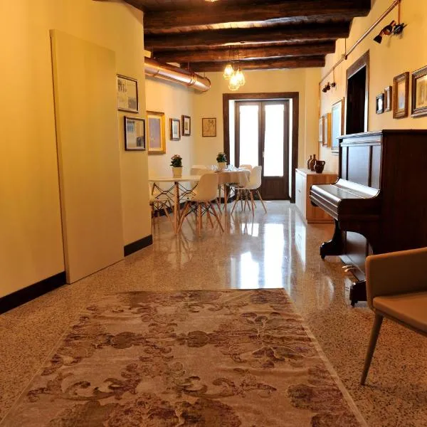 La Dimora del Musicante HomeGallery, hotel en Viggiano