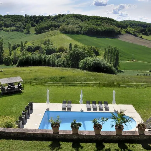 Le Relais de Roquefereau, hotel in Hautefage-la-Tour