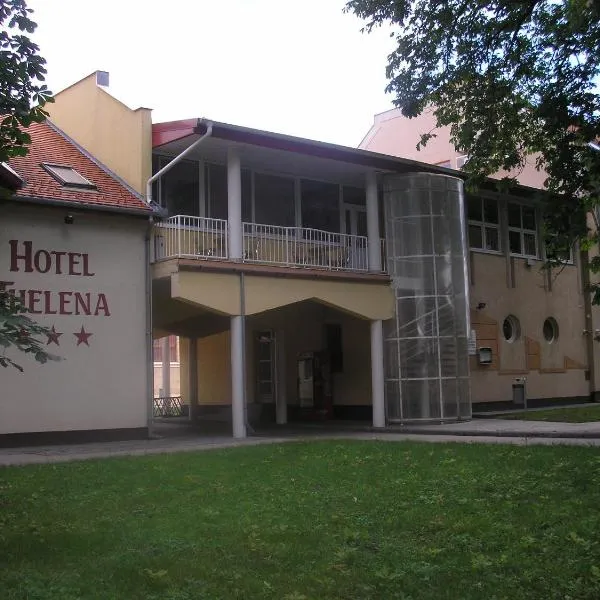 Hotel Thelena, hotel in Dusnok