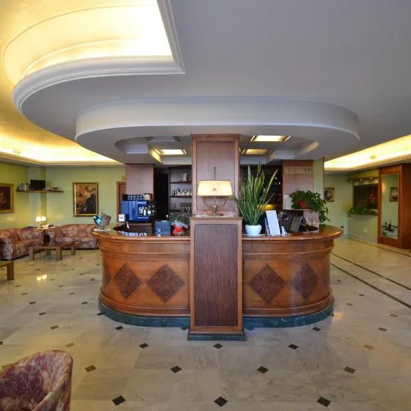 Sun Hotel, hotel di Gazzata