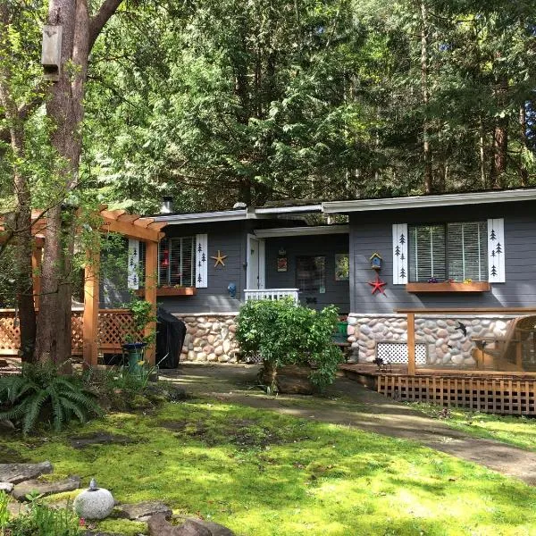 Sticks and Stones Cottage-Arbutus Grove, hotel v destinaci Galiano