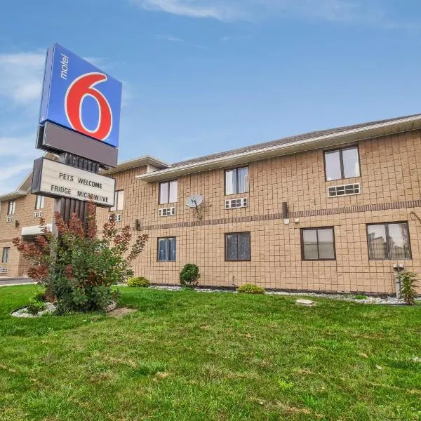 Motel 6-Windsor, ON، فندق في ويندسور