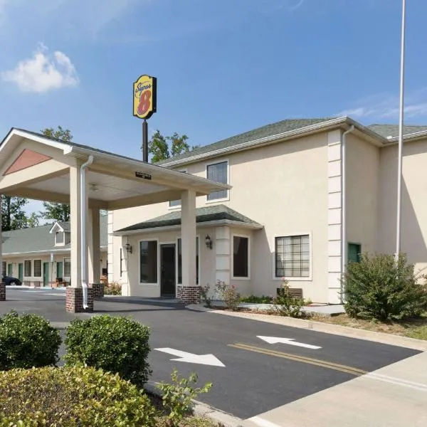 Super 8 by Wyndham Chatsworth/Dalton, hotel en Hasslers Mill