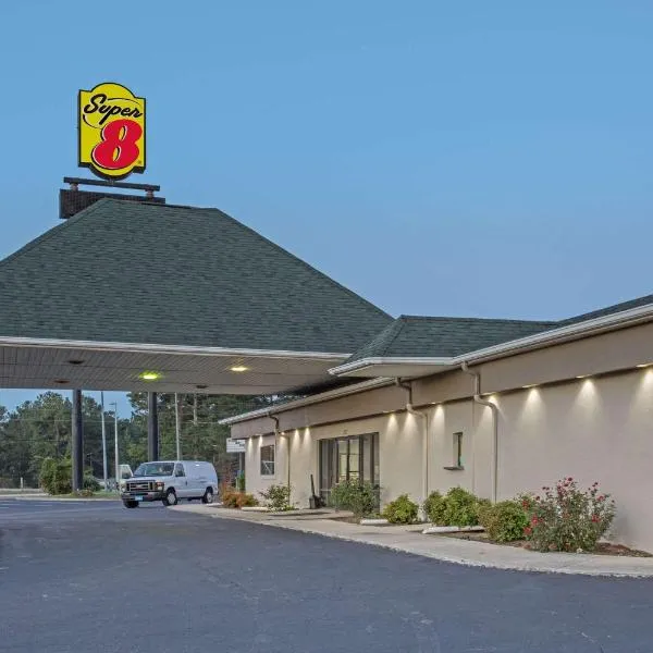 Super 8 by Wyndham Dunn, hotelli kohteessa Dunn