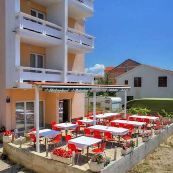 Villa D&I, hotell i Srima