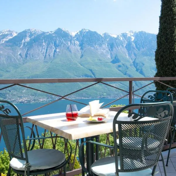 Village Hotel Lucia, hotel di Tremosine Sul Garda