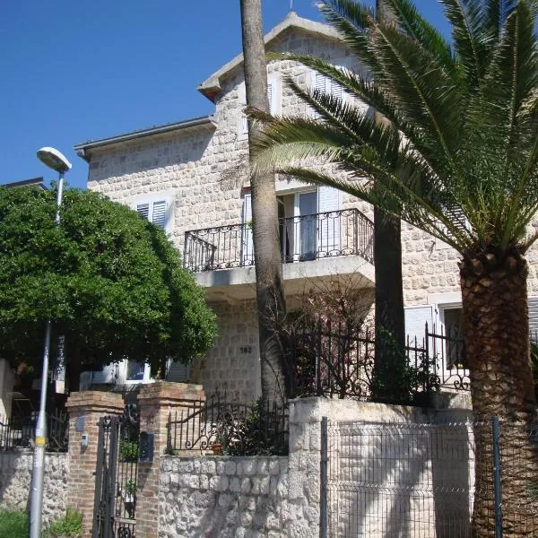 Villa Perla Del Mare, hotel a Kotor