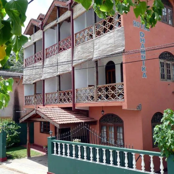 Hotel Dhammika, hotel en Belikolapagoda