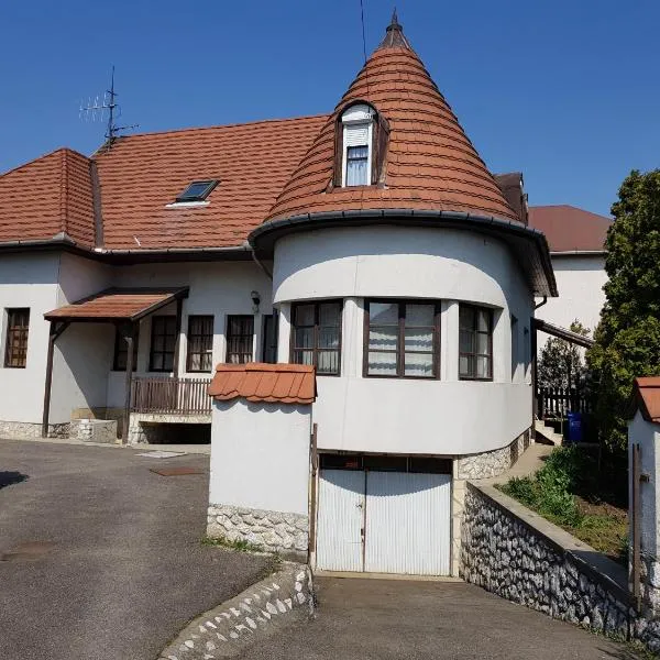 La Boheme Apartman, hotel em Miskolc