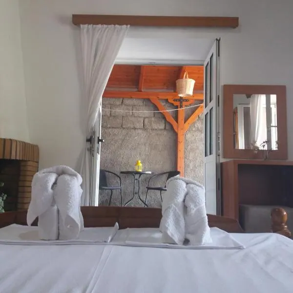 Sunset Guest house, hotel di Himare