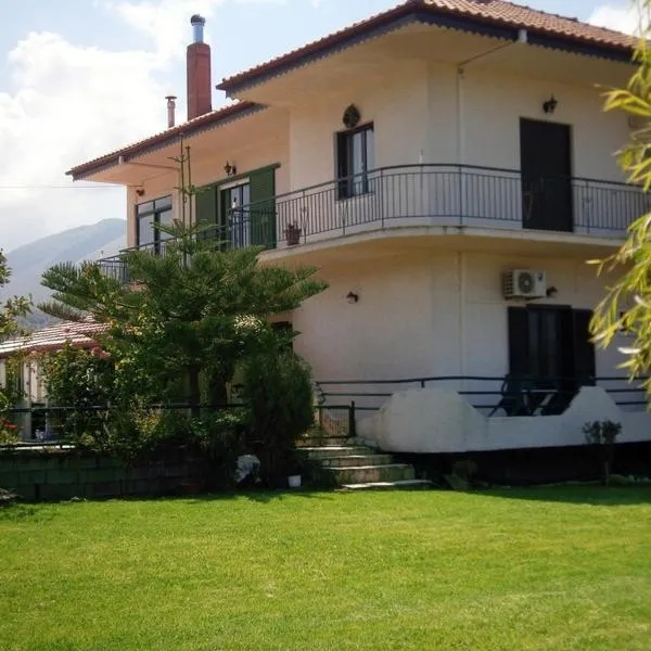 Georgia's Little Village, hotel in Plataria