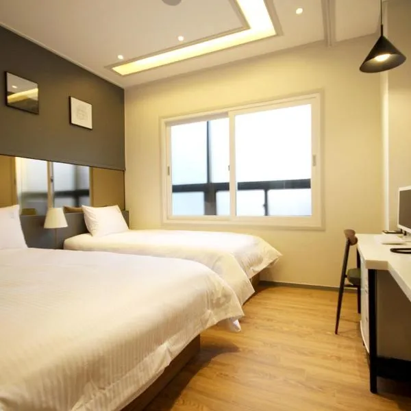 If Business Hotel – hotel w mieście Kyŏnghwa-dong