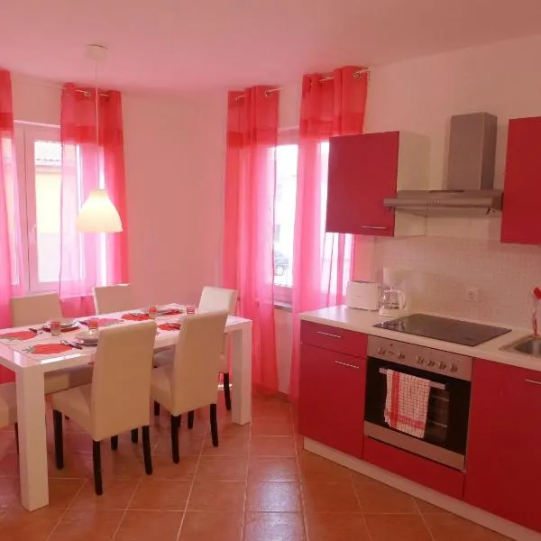 Apartments Kvesić，席洛的飯店
