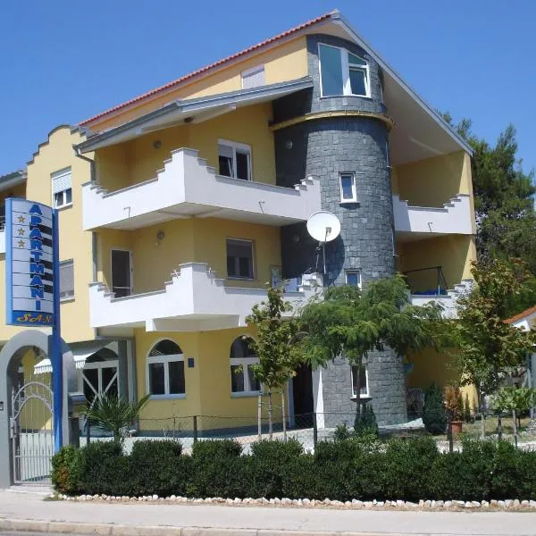 Apartments San, hotel di Sukošan