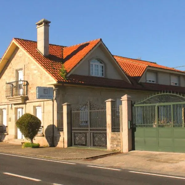 Casa rural agro da moa, hôtel à As Mirans