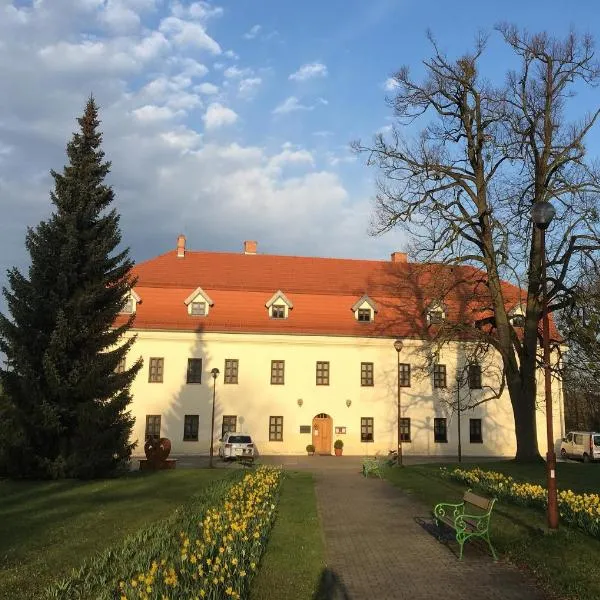 Zámek Havířov, hotel u gradu Haviržov