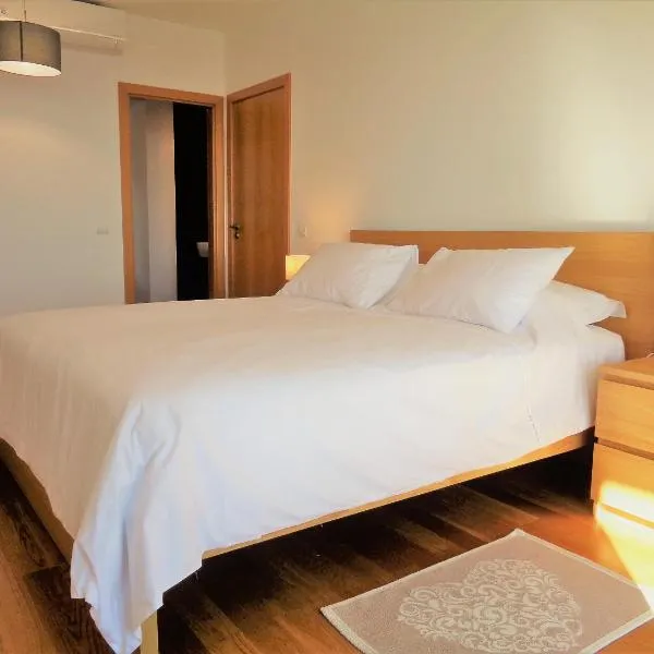 Paradisus Family Apartment in a Private Condo with Swimming Pool, hotel a Caniço