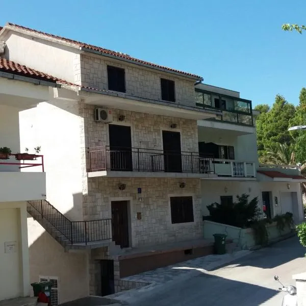 Apartmani Kelava, hôtel à Podgora