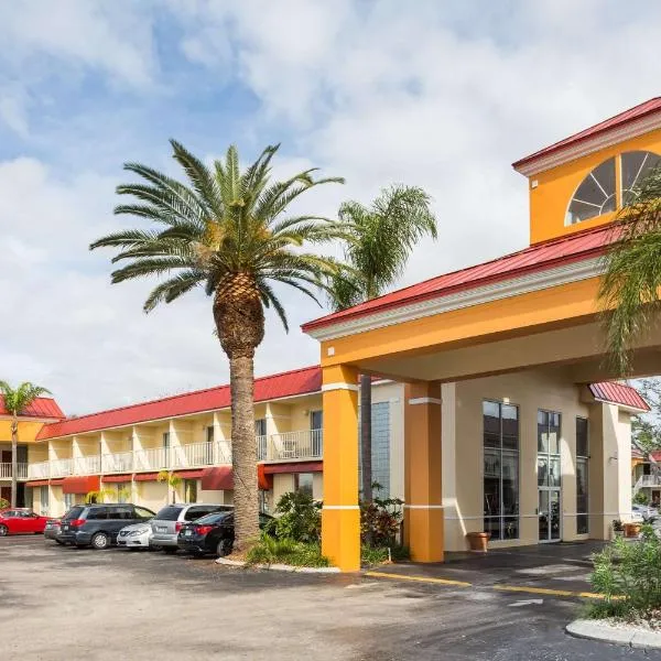 Days Inn & Suites by Wyndham Port Richey, hotel in Jasmine Estates