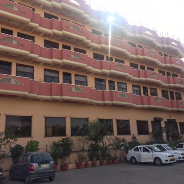 Hotel Glitz Jaipur, hotel v mestu Jaipur