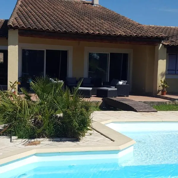 Villa "La Crau", hotel v destinaci Arles