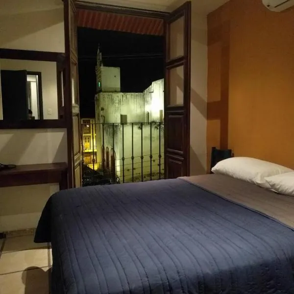 Posada " El Jardín"、Ahuacatlánのホテル