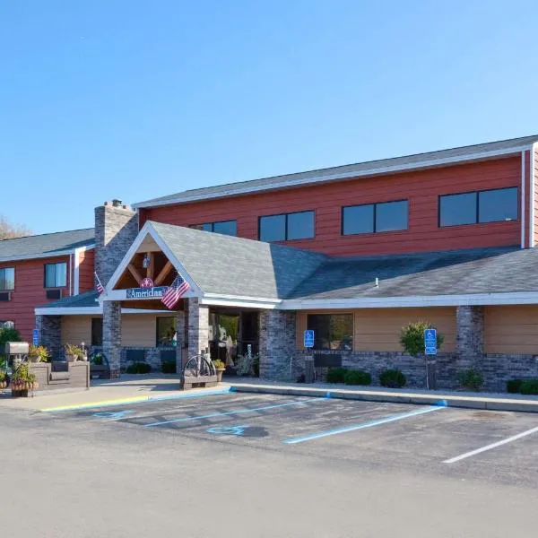 AmericInn by Wyndham Menominee، فندق في Marinette