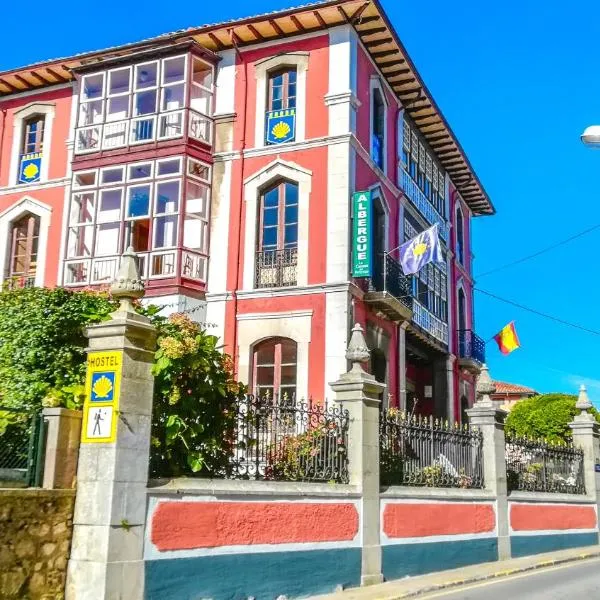 Albergue La Casona Del Peregrino, hotel v destinaci Llanes