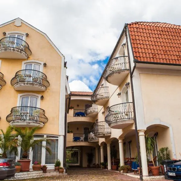 Villa Mediterran, hotelli kohteessa Hévíz