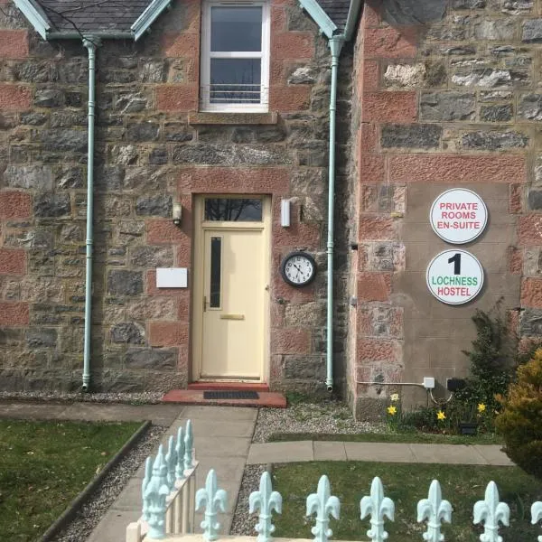1 Lochness Rooms&Hostel, hotel a Foyers
