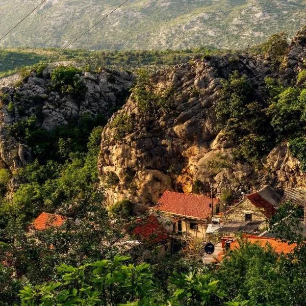 Mini stone house, hotel en Omiš