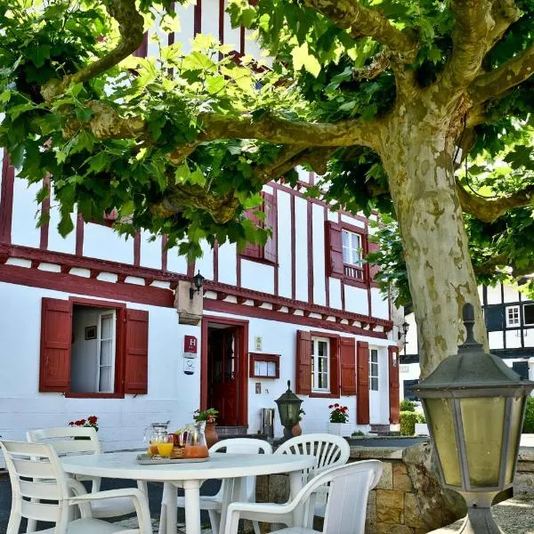 Logis Hôtel Baratxartea, hotel em Sare