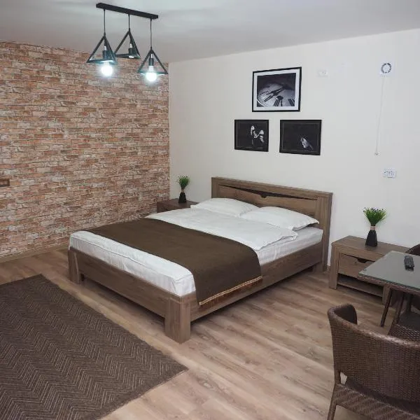 Prime Time Guest House, hotel in Yur'yevka