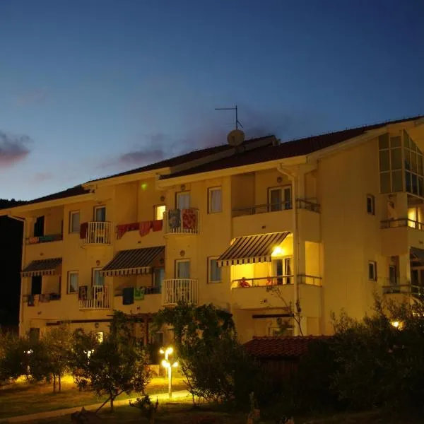 Hotel Zlatni Lav, hotel v destinácii Martinšćica