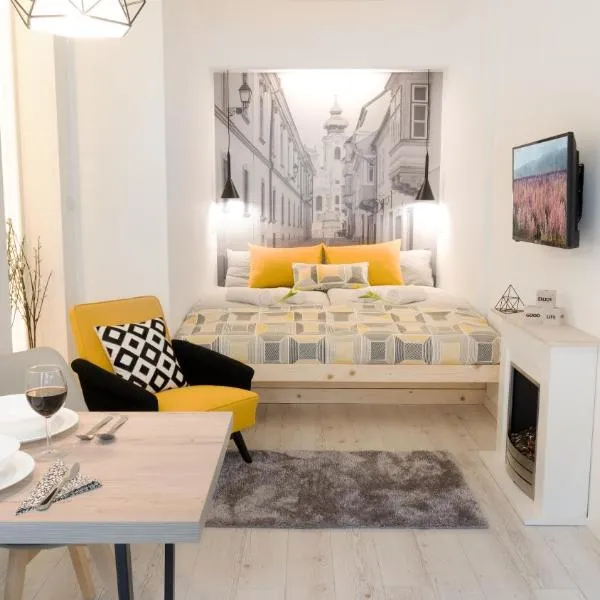 Luxury Studio 24, hotel in Győr