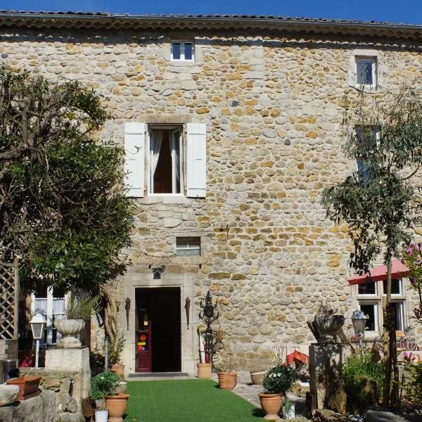Le Manoir du Raveyron, готель у місті Валлон-Пон-д'Арк